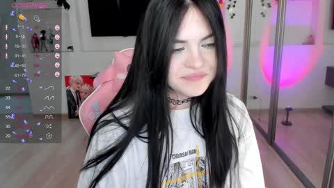 Snapshot of selena___cute chatting on December 12, 8:03 am Selena online show from December 12, 8:03 am