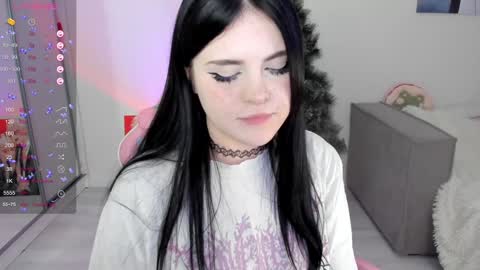 Snapshot of selena___cute chatting on December 20, 8:17 am Selena online show from December 20, 8:17 am