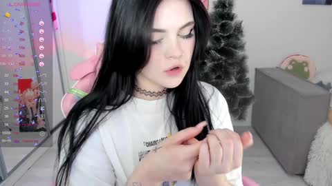 Snapshot of selena___cute chatting on December 23, 8:22 am Selena online show from December 23, 8:22 am