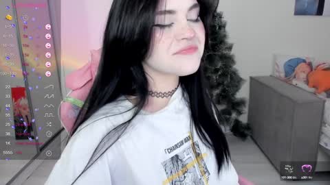 Snapshot of selena___cute chatting on December 30, 5:26 am Selena online show from December 30, 5:26 am