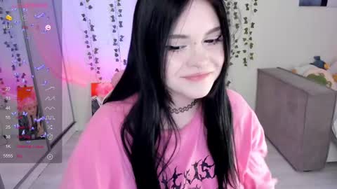 Snapshot of selena___cute chatting on February 27, 5:13 am Selena online show from February 27, 5:13 am