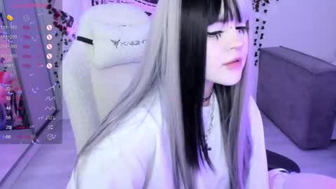 Snapshot of selena___cute chatting on November 10, 5:39 am Selena online show from November 10, 5:39 am