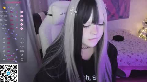 Snapshot of selena___cute chatting on January 15, 7:35 am Selena online show from January 15, 7:35 am