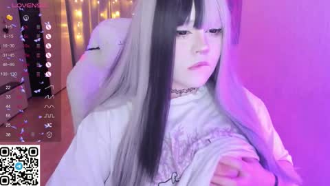 Snapshot of selena___cute chatting on February 5, 4:39 am Selena online show from February 5, 4:39 am