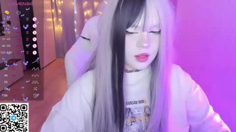 Snapshot of selena___cute chatting on February 10, 5:44 am Selena online show from February 10, 5:44 am