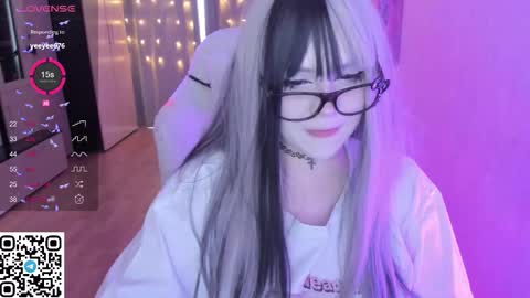 Snapshot of selena___cute chatting on February 16, 8:10 am Selena online show from February 16, 8:10 am