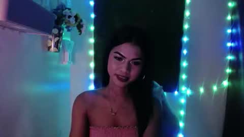 selena_fox2000 online show from April 18, 10:41 am