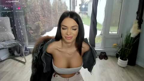 Snapshot of selena_reeves chatting on February 28, 7:05 am Selena online show from February 28, 7:05 am