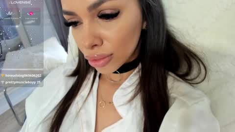 Snapshot of selena_reeves chatting on March 7, 12:01 pm Selena online show from March 7, 12:01 pm