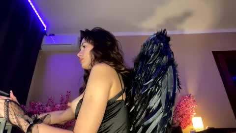 H i  My names is Selena Welcome to my room  Please thumbs up - its important online show from October 31, 12:50 pm