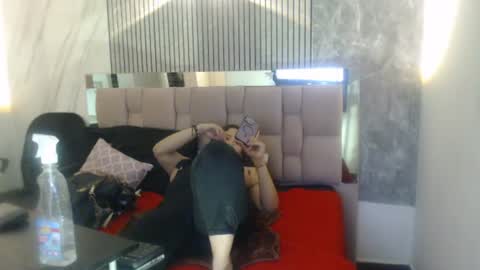 Snapshot of selena_tits_ chatting on June 22, 8:17 pm Selena online show from June 22, 8:17 pm