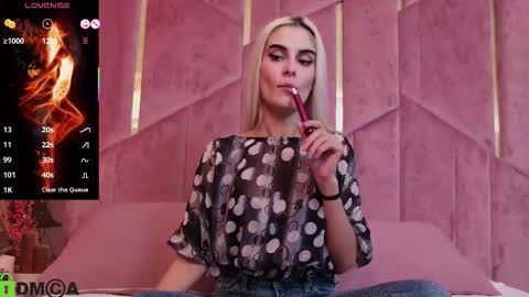 Selena online show from November 29, 5:32 am