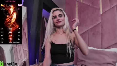 Selena online show from December 5, 6:11 am