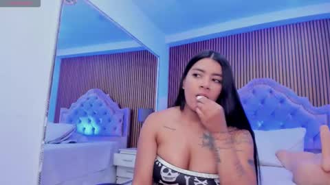 selenastonne online show from December 5, 8:49 pm