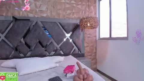 selene__lopez_ online show from June 22, 7:22 pm