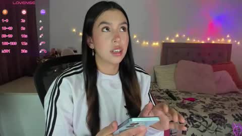 Snapshot of selene_e chatting on December 20, 11:01 pm Karol. online show from December 20, 11:01 pm