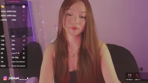 Snapshot of selenee___e chatting on February 28, 4:54 am selene online show from February 28, 4:54 am