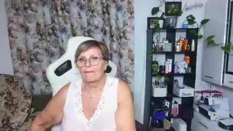 Snapshot of selenna57 chatting on December 17, 4:12 am Selenna online show from December 17, 4:12 am