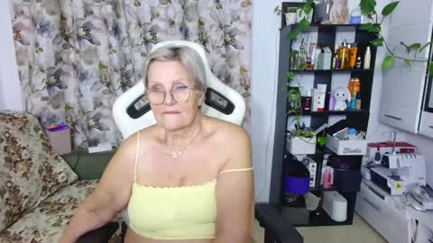 Snapshot of selenna57 chatting on February 24, 9:41 pm Selenna online show from February 24, 9:41 pm