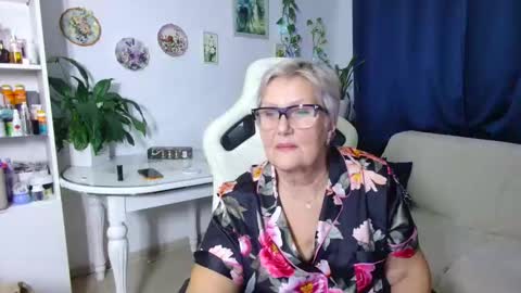 Snapshot of selenna57 chatting on December 2, 6:14 pm Selenna online show from December 2, 6:14 pm