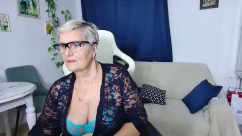 Snapshot of selenna57 chatting on December 15, 7:29 pm Selenna online show from December 15, 7:29 pm