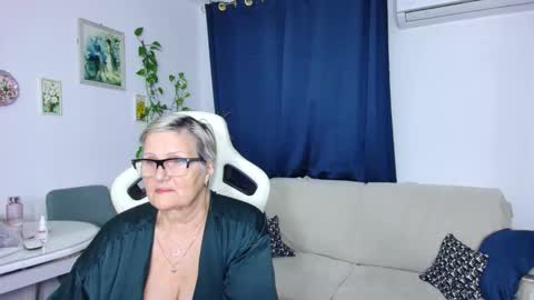 Selenna online show from January 11, 6:57 pm