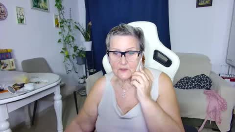 Selenna online show from April 3, 4:49 pm