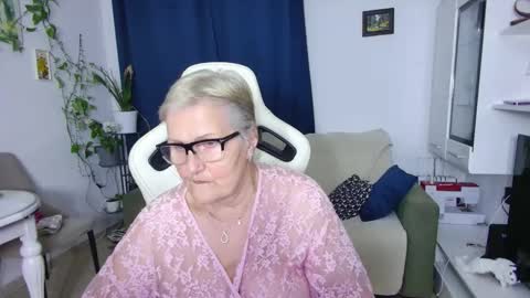 Selenna online show from April 16, 5:14 pm