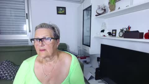 Selenna online show from June 9, 5:35 pm