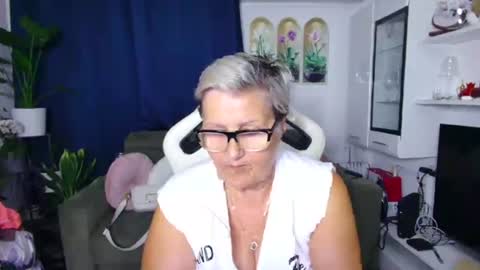 Selenna online show from August 6, 5:37 pm