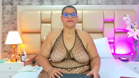 Snapshot of selennacooper chatting on January 6, 11:47 am Selenna Cooper online show from January 6, 11:47 am