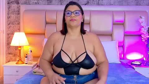 Selenna Cooper online show from May 17, 11:50 am