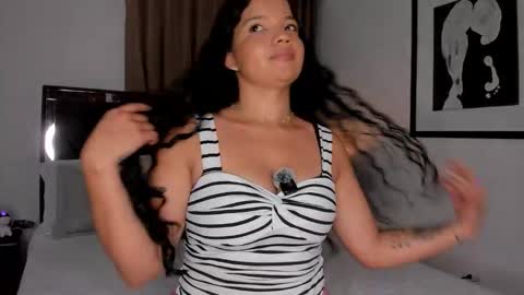 Snapshot of selhenah chatting on February 25, 11:31 am S e l e n a h online show from February 25, 11:31 am