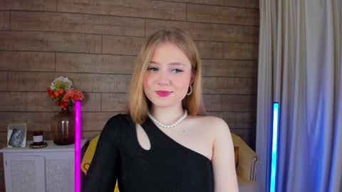 SelinSwarovski online show from February 3, 5:14 pm