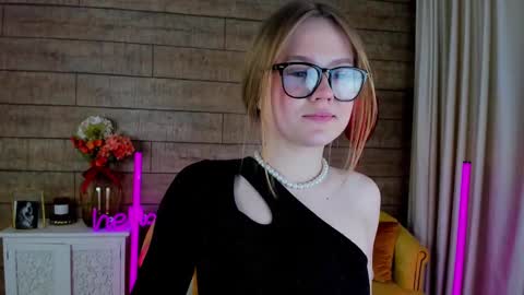 SelinSwarovski online show from February 17, 7:53 pm