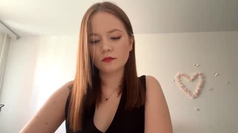 Lily online show from June 19, 3:11 am
