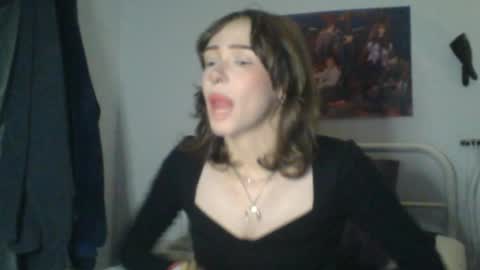 Snapshot of sendforesme chatting on October 11, 12:32 am goddess esme  online show from October 11, 12:32 am