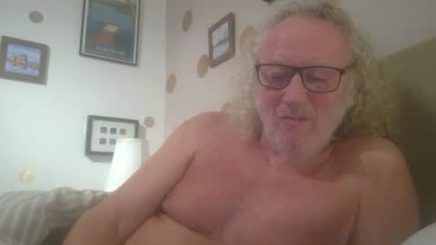 Snapshot of seniorfuntime1556 chatting on January 20, 8:07 pm Summiteer online show from January 20, 8:07 pm