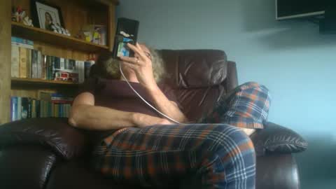 Snapshot of seniorfuntime1556 chatting on January 29, 10:05 am Summiteer online show from January 29, 10:05 am