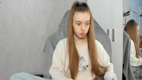 Snapshot of sensitiveana chatting on February 18, 9:49 am Anna online show from February 18, 9:49 am