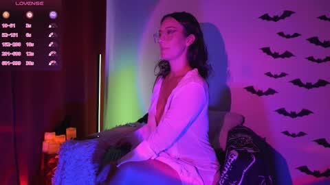 Jasmine online show from October 20, 1:00 pm