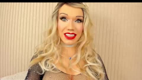 Mia online show from January 24, 7:49 pm