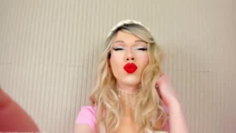 Mia online show from February 28, 8:50 pm