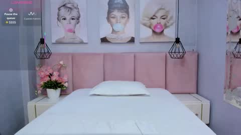 Sophie     online show from December 17, 12:49 am