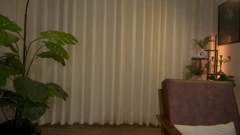 Snapshot of sensualcherry_ chatting on December 2, 12:41 am Maria- OF sensual bee online show from December 2, 12:41 am