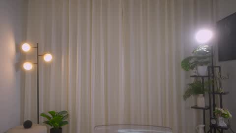 Snapshot of sensualcherry_ chatting on January 9, 5:13 am Maria- OF sensual bee online show from January 9, 5:13 am