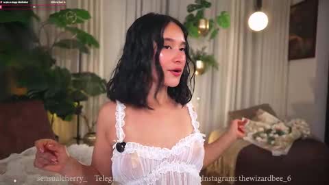 Snapshot of sensualcherry_ chatting on September 12, 1:17 am Maria- OF sensual bee online show from September 12, 1:17 am