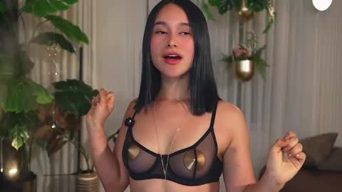 Snapshot of sensualcherry_ chatting on October 11, 12:43 am Maria- OF sensual bee online show from October 11, 12:43 am