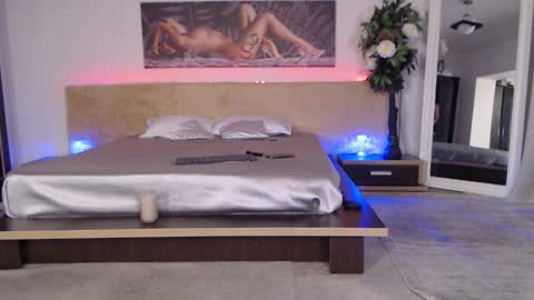 Hallie online show from December 17, 5:47 pm