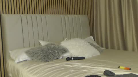Snapshot of sensualhallie chatting on April 15, 7:58 pm Hallie online show from April 15, 7:58 pm